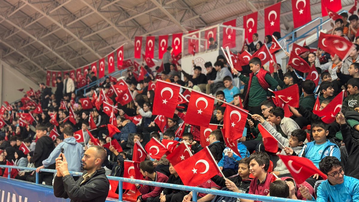 aceylantr's tweet photo. Kocaeli İmam Hatip Spor Oyunları Açılış Töreni’ni gerçekleştirdik.

İmam hatip ruhuyla yetişen, ahlaklı ve inançlı sporcularımız gümbür gümbür geliyor 😎

Haydi gençler, yeteneklerinizi gösterme zamanı ✨

Kocaeli İmam Hatip Liseleri Mezunları Derneği Başkanı Mehmet Erenoğlu ve Kocaeli Öncü Spor Kulübü Başkanı Ali Bilgi’ye bu güzel organizasyon için teşekkür ediyor, çalışmalarında muvaffakiyetler diliyoruz.

📍Kocaeli