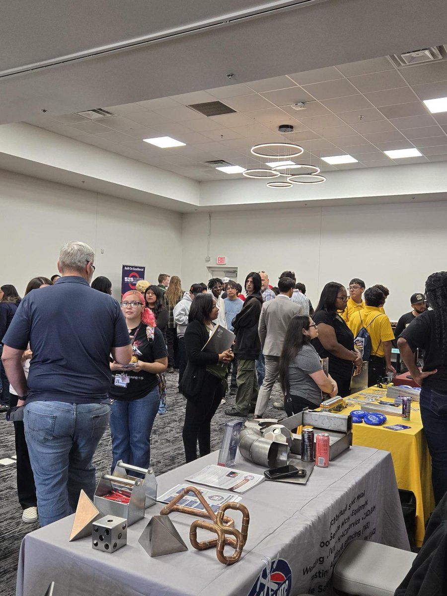 NevadaDBI's tweet photo. HAPPENING TODAY! Stop by the Culinary Academy of Las Vegas (410 W. Lake Mead Blvd) for the No Debt Career Fair until 3 pm! 

Discover new, debt free careers available through apprenticeship! Learn while you earn, avoid student loan debt and gain valuable skills! https://t.co/wVh9nlIgpw