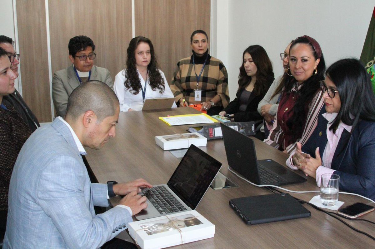 MagalyRuizCajas's tweet photo. Continuamos con los recorridos por las instalaciones del Complejo Judicial de Ambato y su sala lúdica, para verificar que las niñas y niños tengan un espacio adecuado para esperar mientras los representantes realizan los trámites.
Además, verificamos los sistemas de digitalización de expedientes para acceso inmediato y servicio a usuarios.
Finalmente, mantuvimos una reunión con el equipo de Control Disciplinario para analizar cómo se tramitan los expedientes en @TungurahuaCJ.
Así construimos confianza.