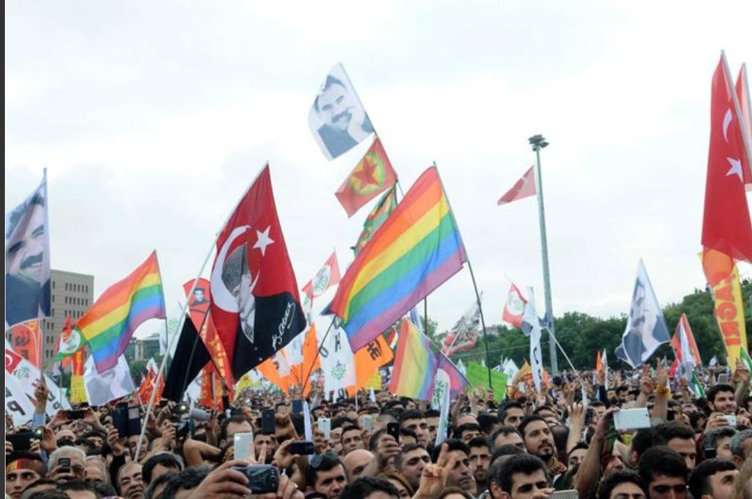 Dem Parti Yapısı.

> türkler (Kaymak tabaka)
> Ermeniler 
> Araplar
> LGBT lobisi
> Süryani/Keldani ve Karışık Irklar.
> Apocular (En az Fayda gören, En çok Bağıran Kitle)

Peki Kürtler ? Kürtler Yönetim de yok ‼️

#Kurdistan