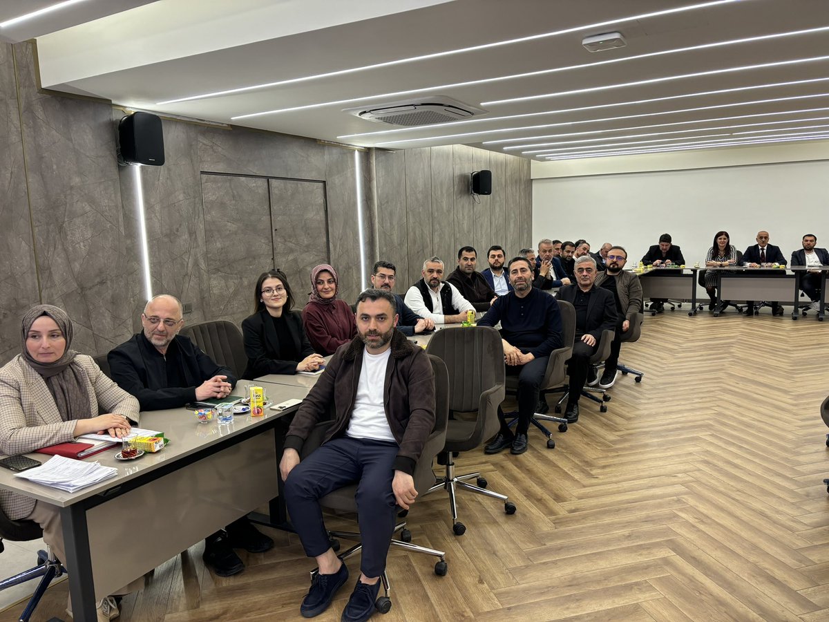 📍Haftalık Olağan Yönetim Kurulu Toplantımızı, İlçe Başkanımız Fatih Karaismailoğlu başkanlığında ve İl Koordinatörümüz Dursun Tirki’nin katılımlarıyla gerçekleştirdik.

Toplantımızda ilçemiz için yürütülen çalışmalar ve önümüzdeki döneme dair yol haritamız üzerine istişarelerde