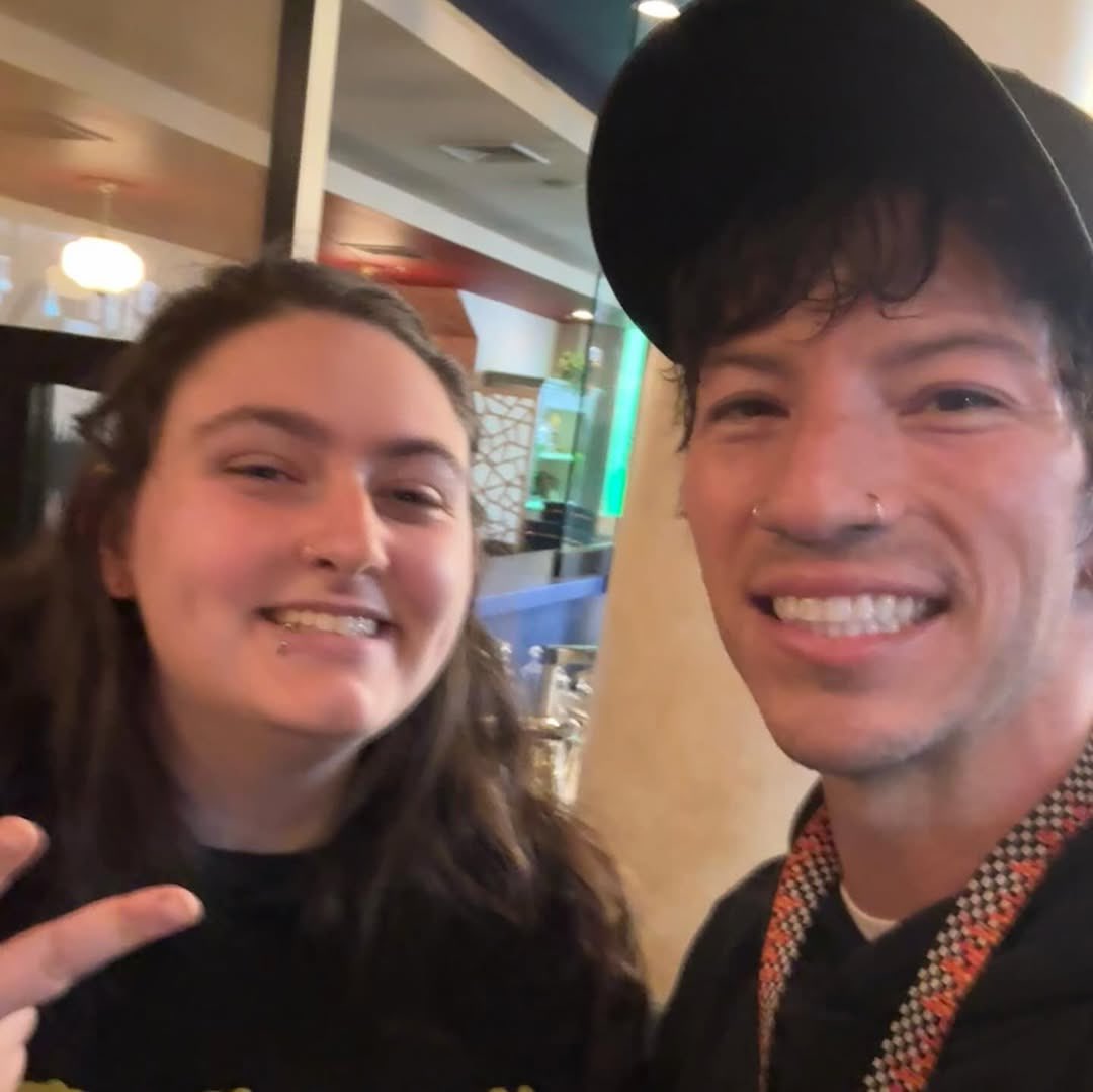 Josh with fans last night!
via silontours / akenn444 on Instagram