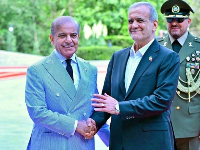 BalochkUpdates's tweet photo. 🚨Breaking : Iran Ditches India, Joins Hands with Pakistan in Major Anti-Terror Alliance! 🇮🇷🇵🇰 

In a massive blow to India, Iran has officially said "Bye Bye to New Delhi and extended a strong hand of friendship to Pakistan.

Tehran and Islamabad have united against terrorist groups like the BLA  and BLF, declaring zero tolerance for separatism and cross-border terrorism.

Iran's Assurance to Pakistan: After the anticipated ceasefire with the US, Iran will launch coordinated operations in its border regions to wipe out BLA and BLF hideouts.

Iran has promised full action against terrorist sanctuaries operating from its soil.

-China's Strong Warning to Afghanistan: Beijing has bluntly told Kabul "No more safe havens!" Afghan territory cannot be used for groups launching terror attacks into Pakistan. 

This is being seen as a major regional reset.

Analysts Call It...

"A Game-Changer and a Historic Setback for India!"