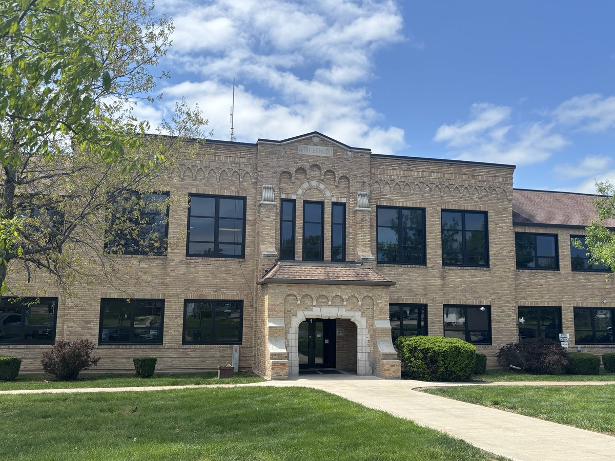 CLong2021's tweet photo. Was a great day to stop and see Marceline High!! A great program and great winning tradition with @mtross712 leading the way! https://t.co/VTVW8zJoXk