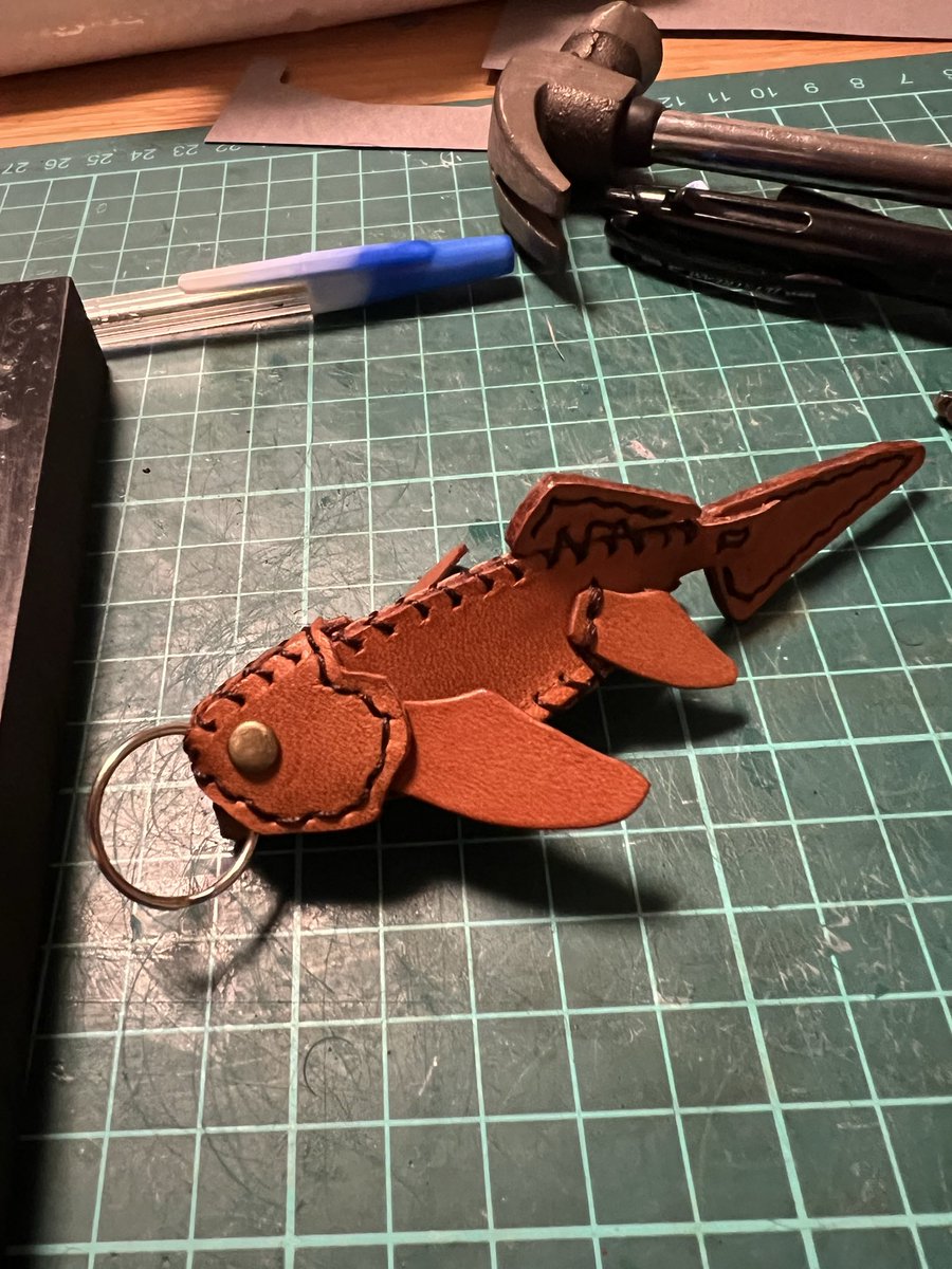 singularity_UC's tweet photo. 古代魚にハマる息子のために頑張って作ったダンケルオステオス。
ステッチ若干ミスった部分あるけど喜んでくれるかな…。 https://t.co/uoDvh0ILnD