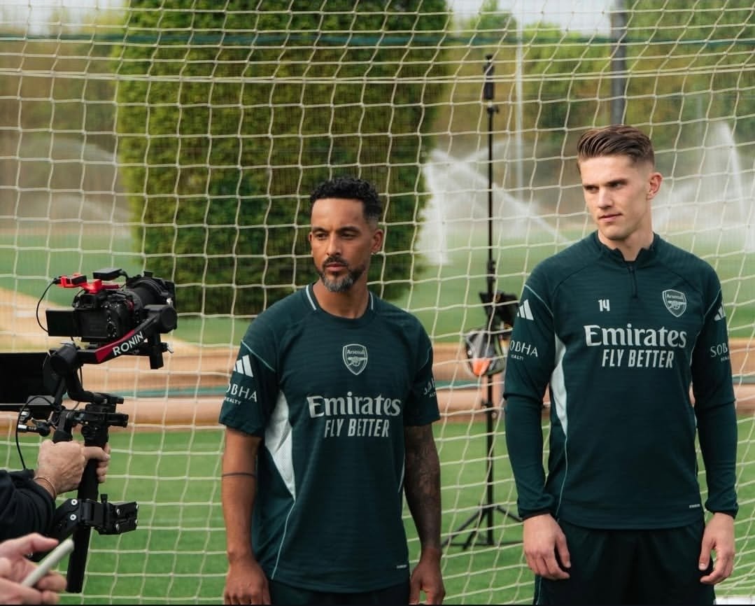 ArsenalRadar's tweet image. Theo Walcott 🤝 Viktor Gyökeres #afc