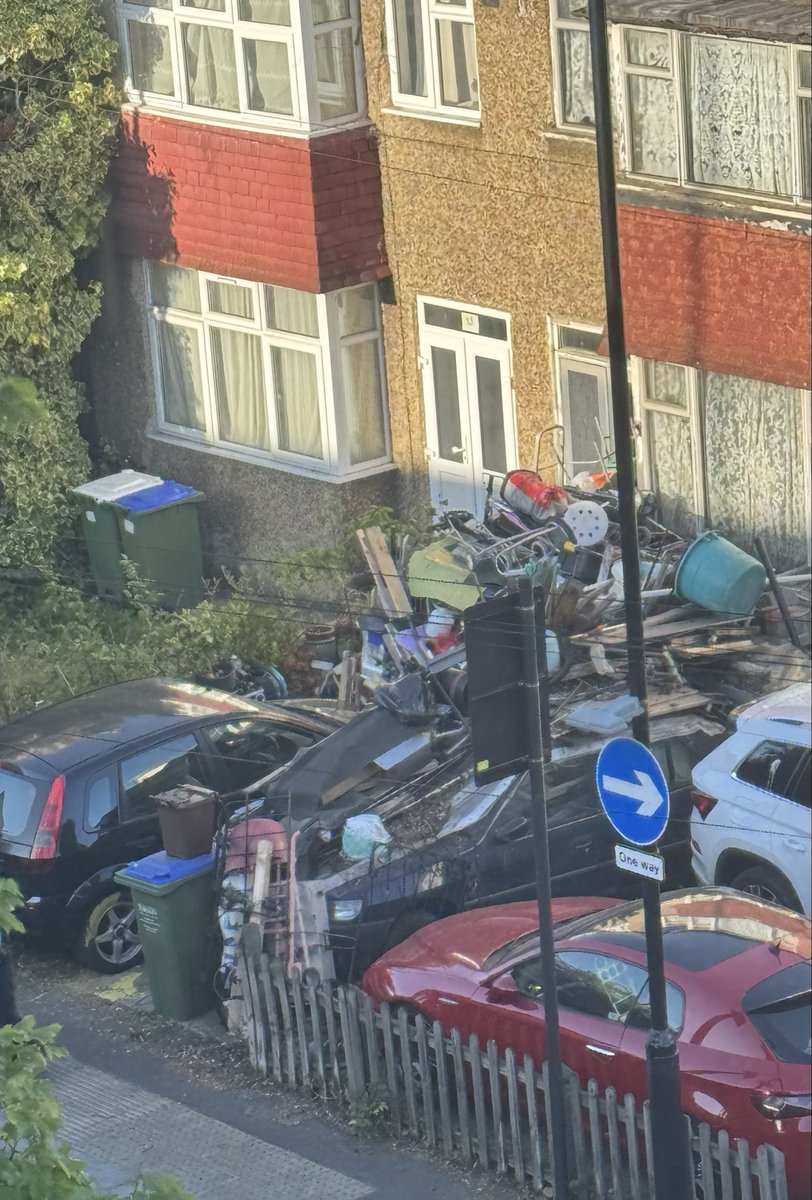 GlobalClarity1's tweet image. @Royal_Greenwich Hiw is the legal? Especially in a ‘Royal’ Borough?  #Royal #FlorenceRoad #Greenwich #Dump #NoShame #GoogleMaps
