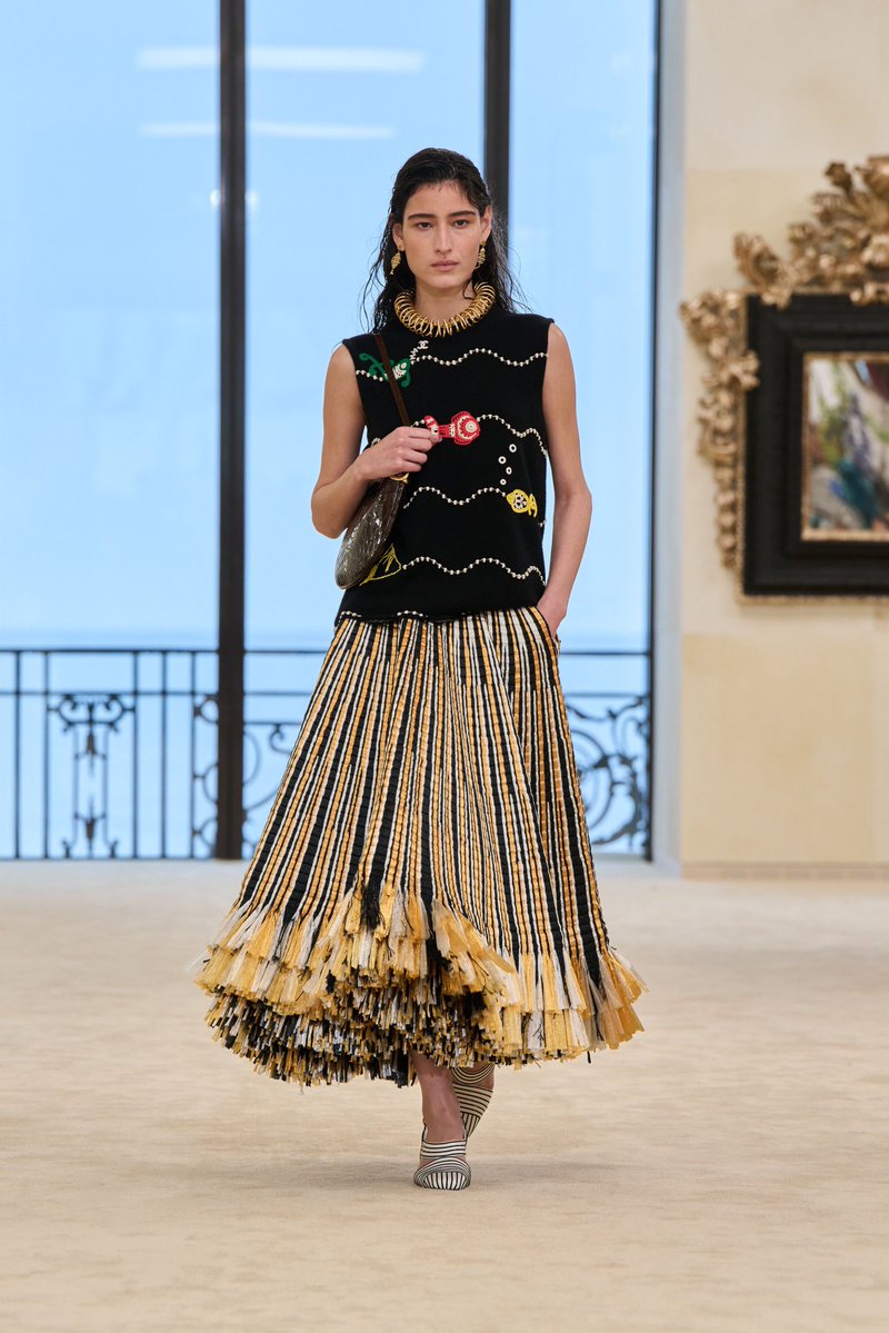 Chanel’s latest resort collection makes me want to hit the nearest beach!!