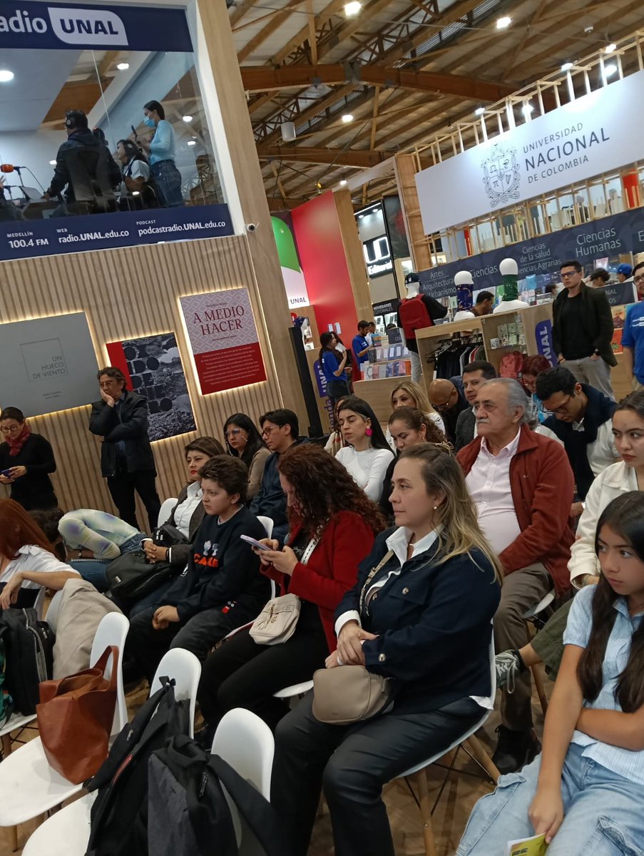 IEU_UNAL's tweet image. #Lanzamiento En la FILBO 2026, el IEU-UNAL presentó el libro Análisis Urbano, volumen 1.