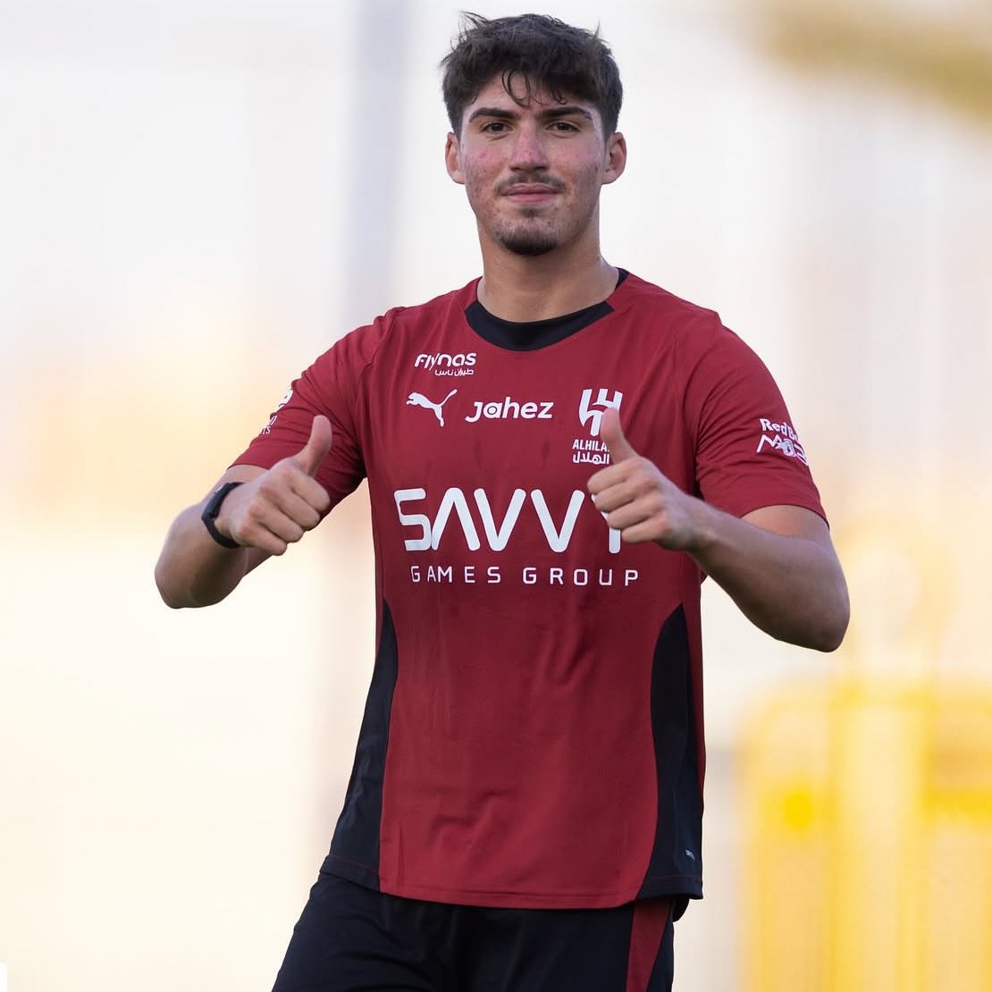 ‏ فالكون tweet media