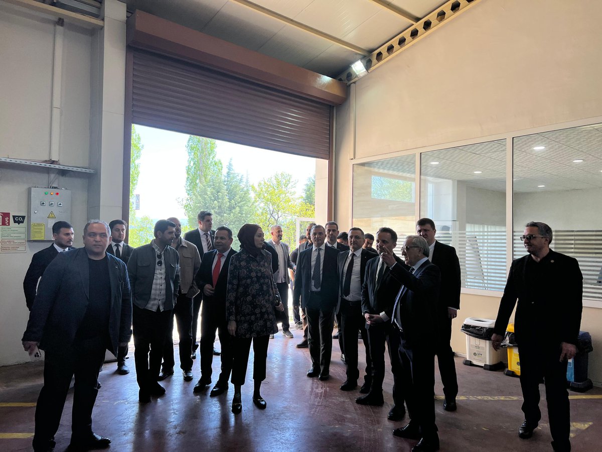 ElazigOSB's tweet photo. Savunma San. Heyetini ve F.Ü. Rektör Yardımcısı Prof. Dr. Mehmet Yılmaz'ı Bölge Müd. ağırladık. Yön.Kur.Bşk. Suat Öztürk ve Böl.Müd. Mehmet Yaşar Demirel eşliğinde İnovasyon Merk. incelemelerde bulunuldu ve istişareler yapıldı. https://t.co/08aztLhtG7