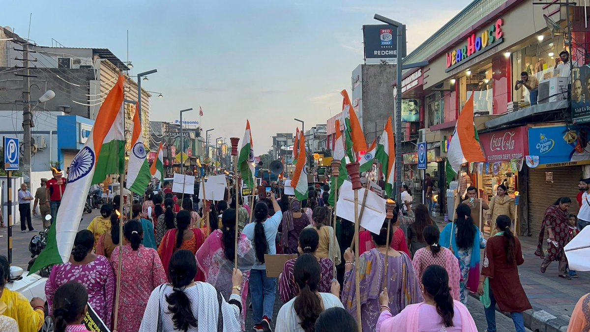 Participated in the Jan Aakrosh Mahila Mashaal Padyatra organized by <a href="/BJPMM4JK/">BJP Mahila Morcha Jammu & Kashmir</a> in Jammu today.