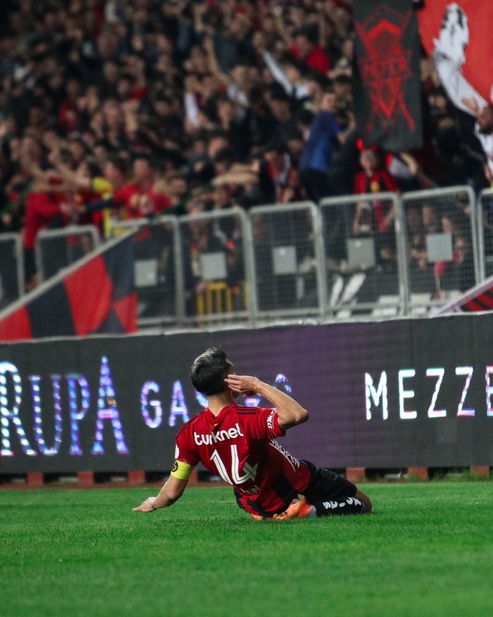 Eskisehirspor's tweet photo. AKIIN ON FIREE! 🔥 https://t.co/CZ8mgfsx9f
