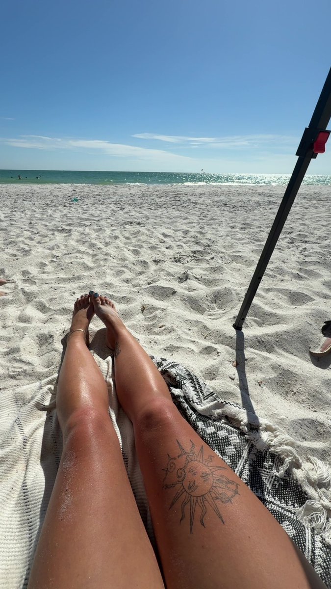 Kaleyxxx's tweet image. May not be the #hottest babe on the #beach but at least I’ll suck dick out here &amp;amp; #smile if we get caught 😏