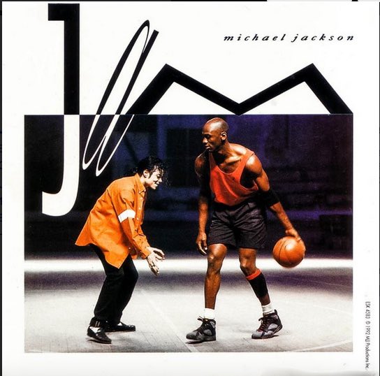 VictorMisol's tweet image. Cómo está de moda evocar al rey del pop, traigo uno de mis favoritos; #JAM Michael reunió en un solo “Short Film” a #AirJordan #KrisKross #HeavyD mostrando que podía hacer parte del “Ghetto” cuando el quisiera, a su manera y le quedó Épico