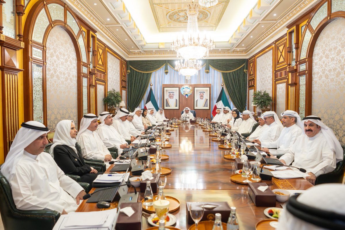 WatanNews's tweet photo. عاجل - #مجلس_الوزراء يوجه ديوان الخدمة المدنية إلى مباشرة إجراءات رفع نسبة الموظفين العاملين بالجهات الحكومية إلى 100% 

- اعتبارًا من الأحد المقبل وعودة ساعات العمل الطبيعية دون تخفيض وعودة العمل بالفترة المسائية

https://t.co/J9bKm7Szmf https://t.co/k4Cv2Rn7Ux