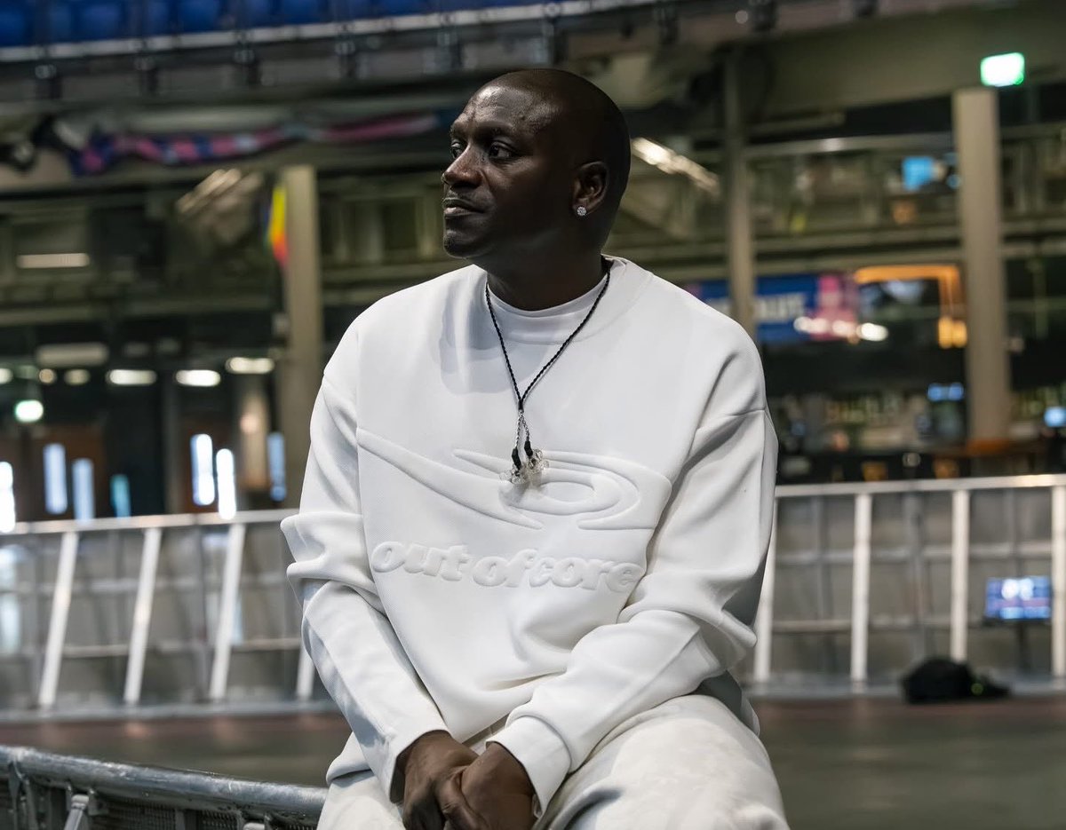 BRKonX's tweet photo. 🔖 Akon  - “ Je ne peux pas mentir : ma vie était bien plus facile lorsque j’avais plusieurs femmes autour de moi. Désormais, c’est beaucoup plus difficile avec une seule femme. “ https://t.co/BsuE7VeSW2