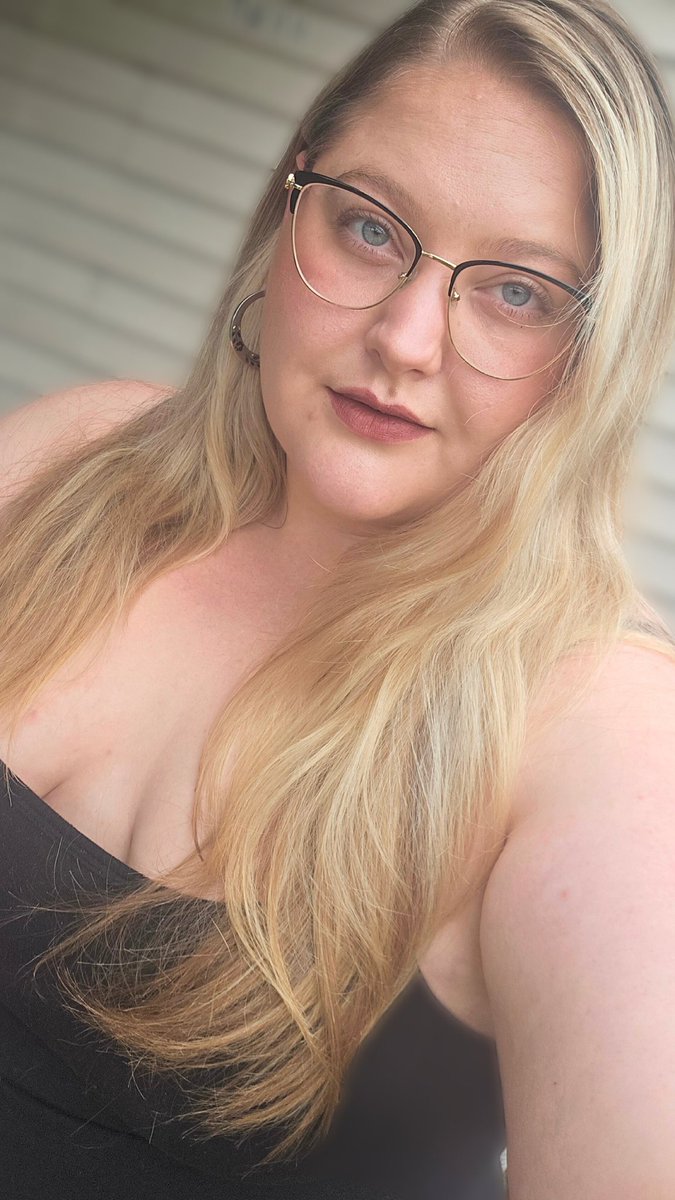 TemptressRhi tweet media