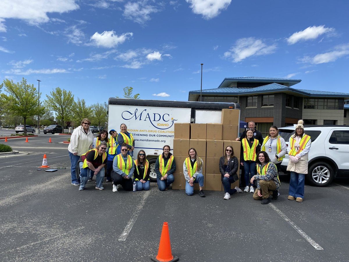 DEASEATTLEDiv's tweet photo. Thank you!! #TakeBackDay was a huge success in Meridian, Idaho, thanks to @PoliceMeridian, the City of Meridian Anti-Drug Coalition, and @bluecrossidaho . Find a year-round site >https://t.co/iodmd5NjBs @DEAHQ @TheJusticeDept https://t.co/9aeUXFJmAe