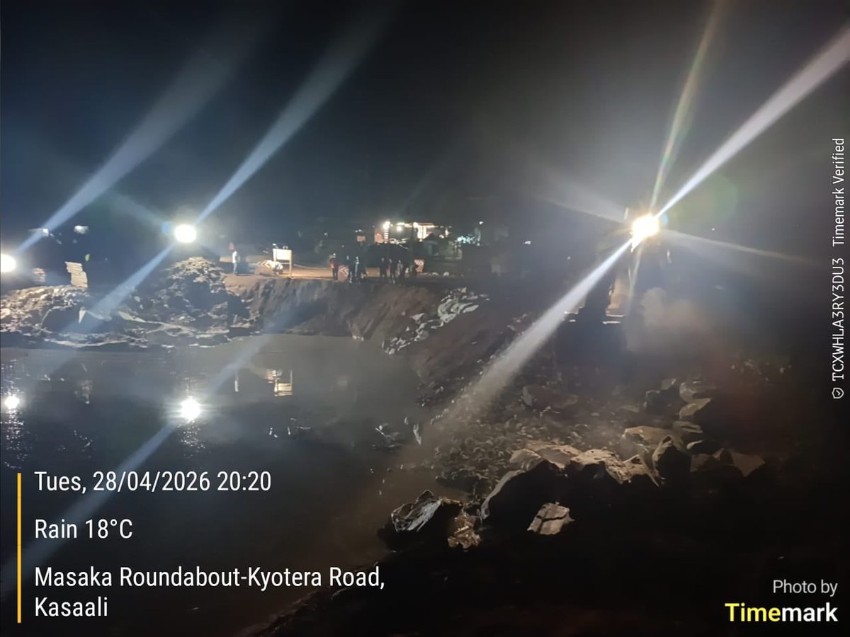 MoWT_Uganda's tweet image. 📍TRAFFIC UPDATE: Masaka–Kyotera–Mutukula Road

The Ministry of Works and Transport informs the public that the temporary diversion on the Masaka–Kyotera section, put in place to facilitate ongoing rehabilitation works, has been affected by flooding following the ongoing heavy