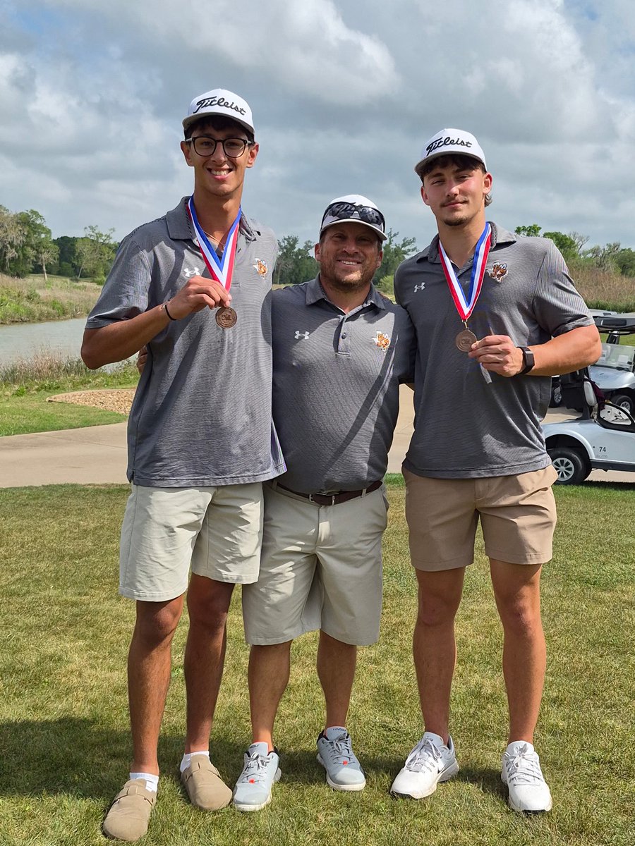 AlvjacketGolf's tweet photo. Congratulations to Braeden Shaw and Koen Morris on being selected to 1st Team Academic All State and Ella Nesline on being selected to 2nd Team Academic All State!! #WalmartAllState @AlvinISDAth @AlvinISD @AlvinAthletics @CoachBass27 @CoachJ_Lee1 https://t.co/4BXL3hcGfL