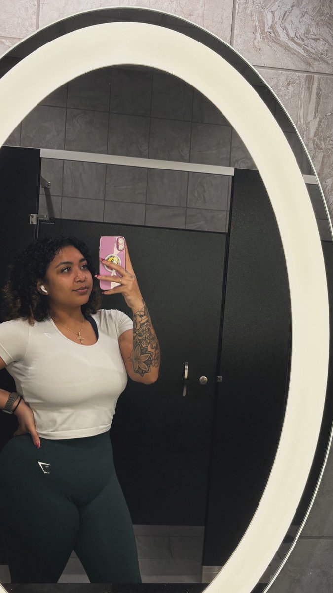 Aaron Judge’s baseball glove tweet media