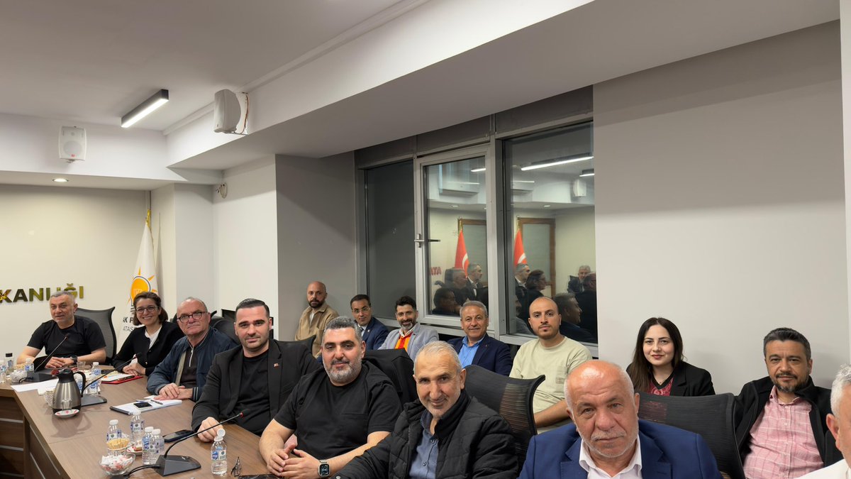 Haftalık Olağan ilçe Yürütme ve Yönetim Kurulu toplantımızı teşkilat mensuplarımızın katılımlarıyla gerçekleştirdik.

Toplantımız hayırlara vesile olsun.

<a href="/atasehirakparti/">AK Parti Ataşehir</a> 
<a href="/halimaksu/">Abdulhalim Aksu</a> 
<a href="/abdullahozdemir/">Abdullah Özdemir</a>
