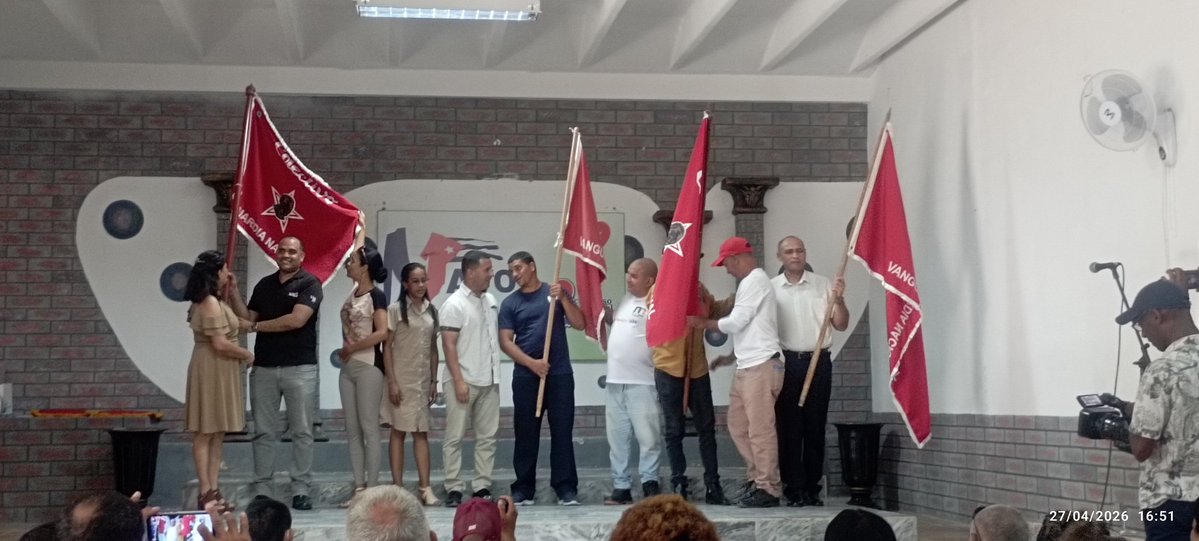 SMTCIE_IJ's tweet image. Tarde de alegría y emociones en el sindicato de las comunicaciones. La CTC otorgó la  Bandera Vanguardia Nacional a #Etecsa y #Radiocuba.
Se reconocen a trabajadores con la  medalla Lázaro Peña III , medalla Jesús Méndez, reconocimientos a dirigentes sindicales destacados.