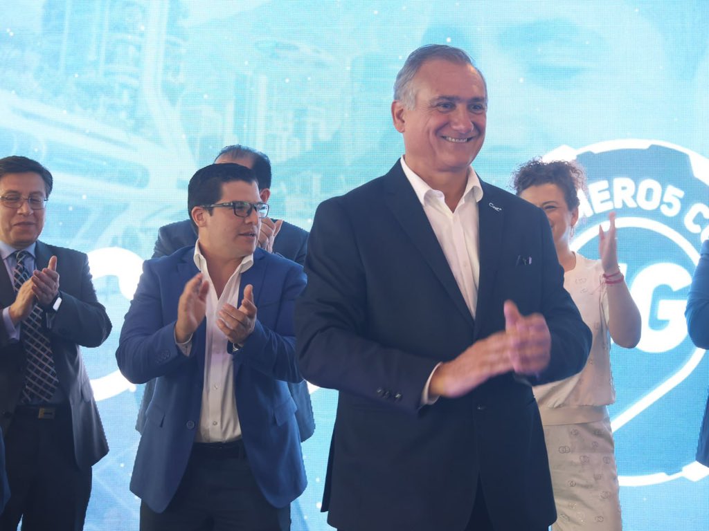 CNTinforma's tweet photo. En el lanzamiento, el gerente general de @CNT_EC, @ronspina, destacó el despliegue de la red 5G en #Durán, que mejora significativamente las velocidades de descarga y carga frente al 4G y contribuirá a transformar la vida de sus habitantes. 🚀 https://t.co/wF77oXVq0y