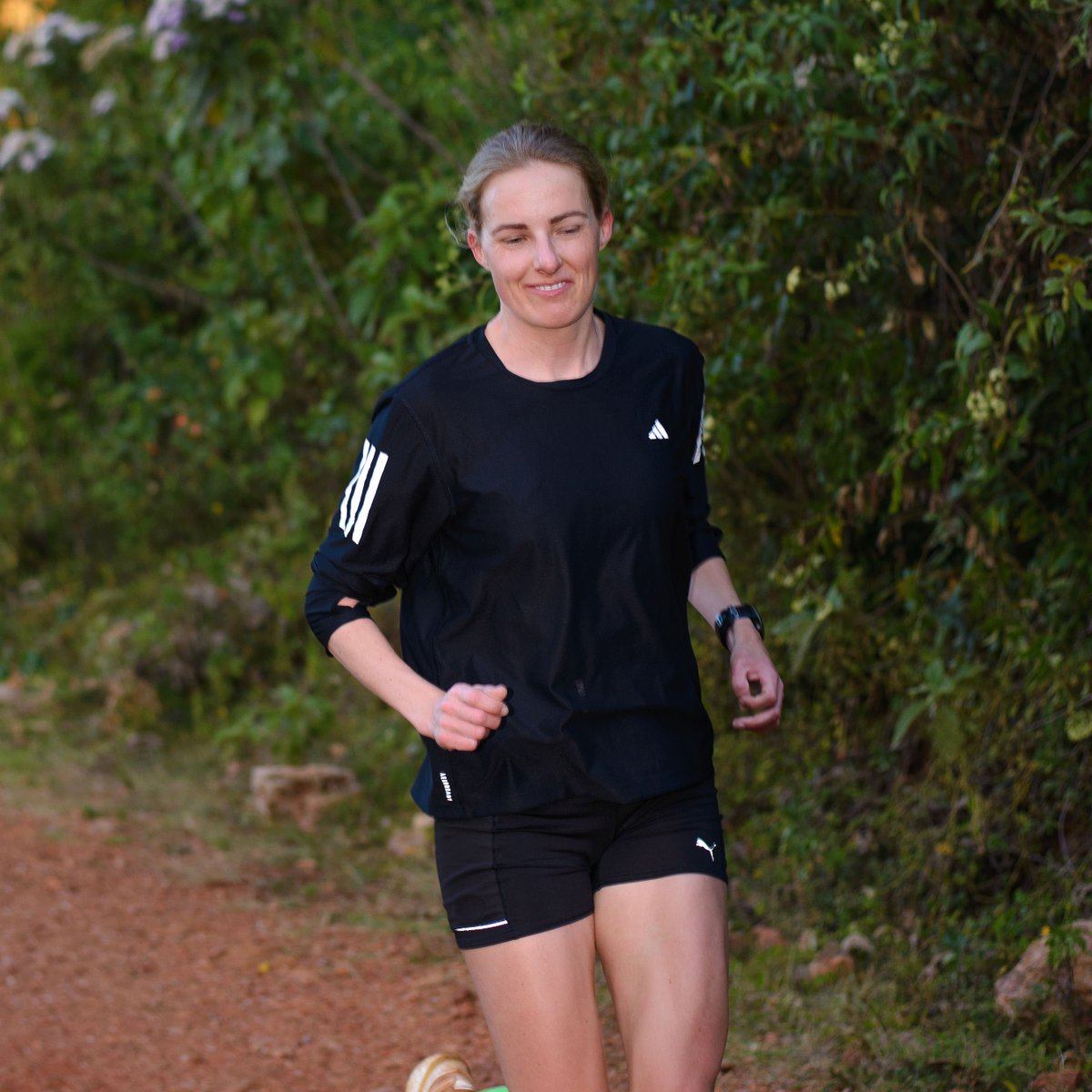 KenyaCamp_iten's tweet image. At 7:30 a.m., you’re picked up—no rush, no chaos—just that early light and a sense that something good is about to start. 

#KenyaCamp #RunKenya #MorningRun #AltitudeTraining #RunnerLife #TrainWithTheBest #KenyanRunners #EnduranceTraining #RunWild #ForestRun