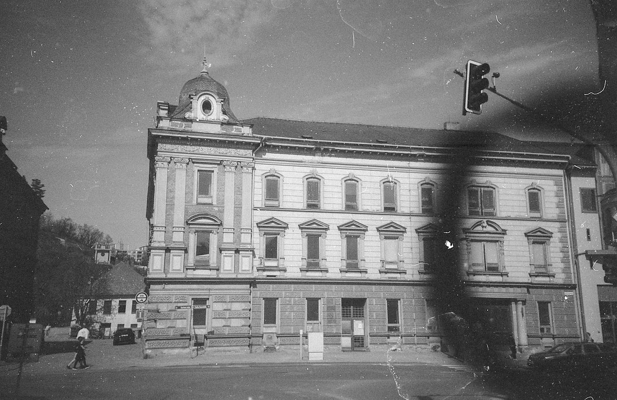 kolodium's tweet photo. I used a film that expired in 1987. If my calculation is correct, this film is 39 years past its expiration date. ⚠️
—
Camera 📷 LOMO LC-A
Film 🎞️ Fomapan F21
Developer ⚗️ Kodak D-76
Shot in 🗓️ 04/2026 https://t.co/C2aTZXfihg