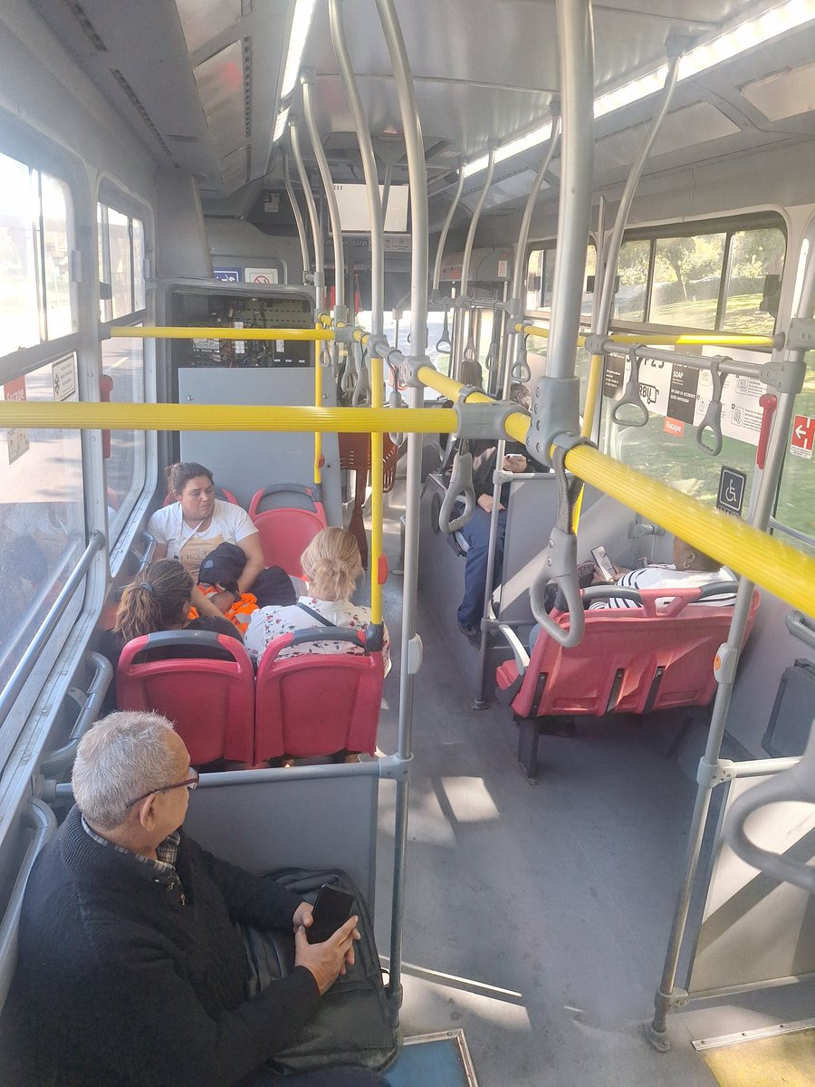 ecorreav's tweet photo. Se esta desarmando @Transantiago https://t.co/ydDBAnSrVs