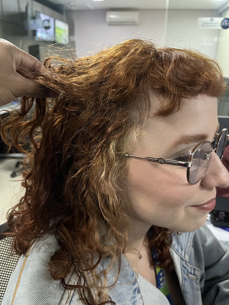 Hoje, uma mulher 0,5% loira estragou meu dia.