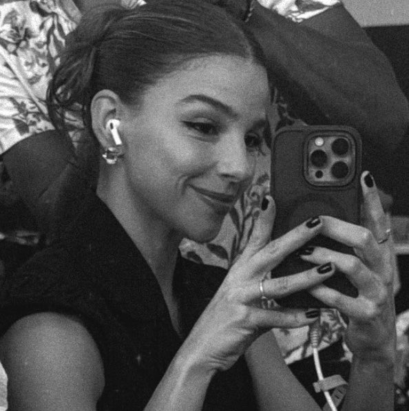 ela de aliança casadinha mds não vou aguentar 😭😭😭😭😭