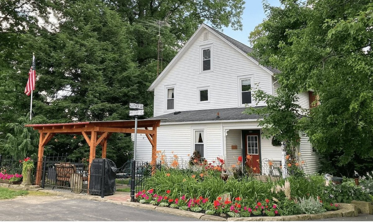 CountryLife717's tweet image. $425K. Lovely, pristine #Ohio #farmhouse on 5 acres. countrylifedreams.com/c-1901-ohio-fa…