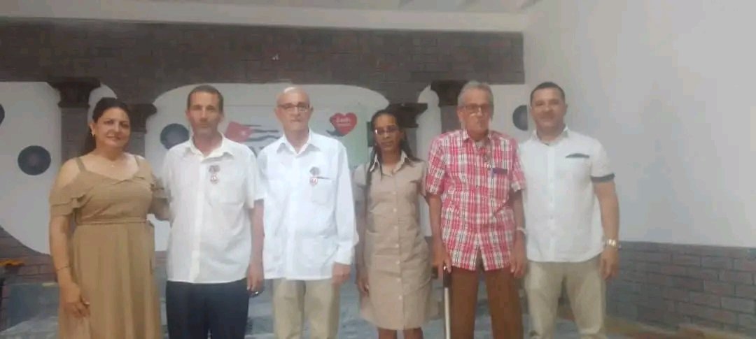 SMTCIE_IJ's tweet image. Tarde de alegría y emociones en el sindicato de las comunicaciones. La CTC otorgó la  Bandera Vanguardia Nacional a #Etecsa y #Radiocuba.
Se reconocen a trabajadores con la  medalla Lázaro Peña III , medalla Jesús Méndez, reconocimientos a dirigentes sindicales destacados.