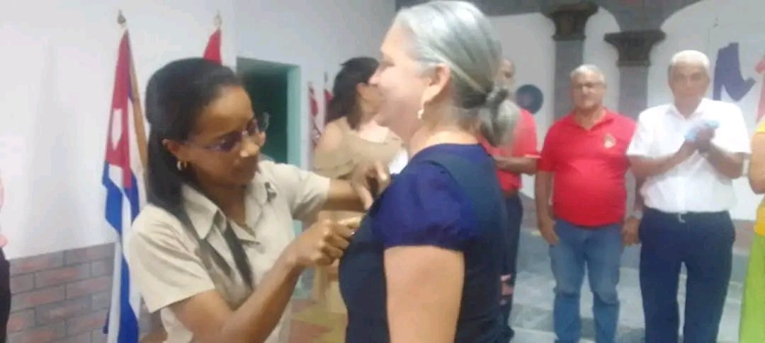 SMTCIE_IJ's tweet image. Tarde de alegría y emociones en el sindicato de las comunicaciones. La CTC otorgó la  Bandera Vanguardia Nacional a #Etecsa y #Radiocuba.
Se reconocen a trabajadores con la  medalla Lázaro Peña III , medalla Jesús Méndez, reconocimientos a dirigentes sindicales destacados.