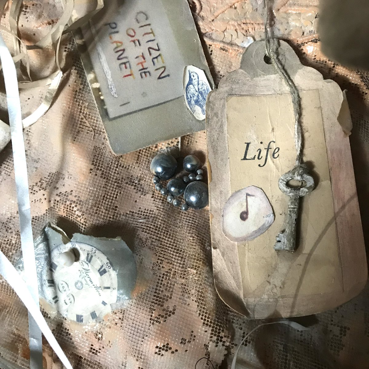 CarolynGowdy's tweet image. ! Happy Spring ! 💛  from my studio … 

#springtime #scene #studio 
©️Carolyn Gowdy