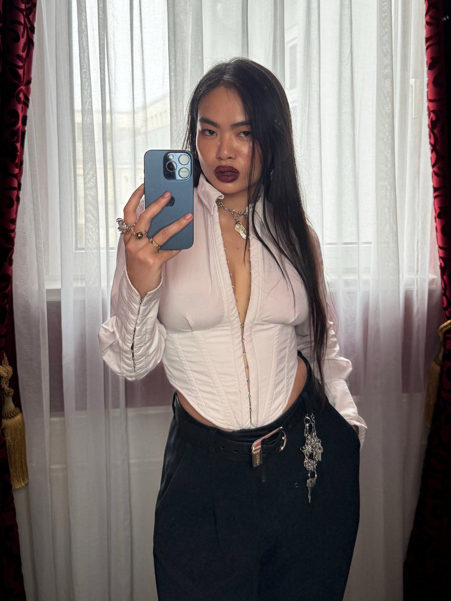 Thea X in Berlin tweet media