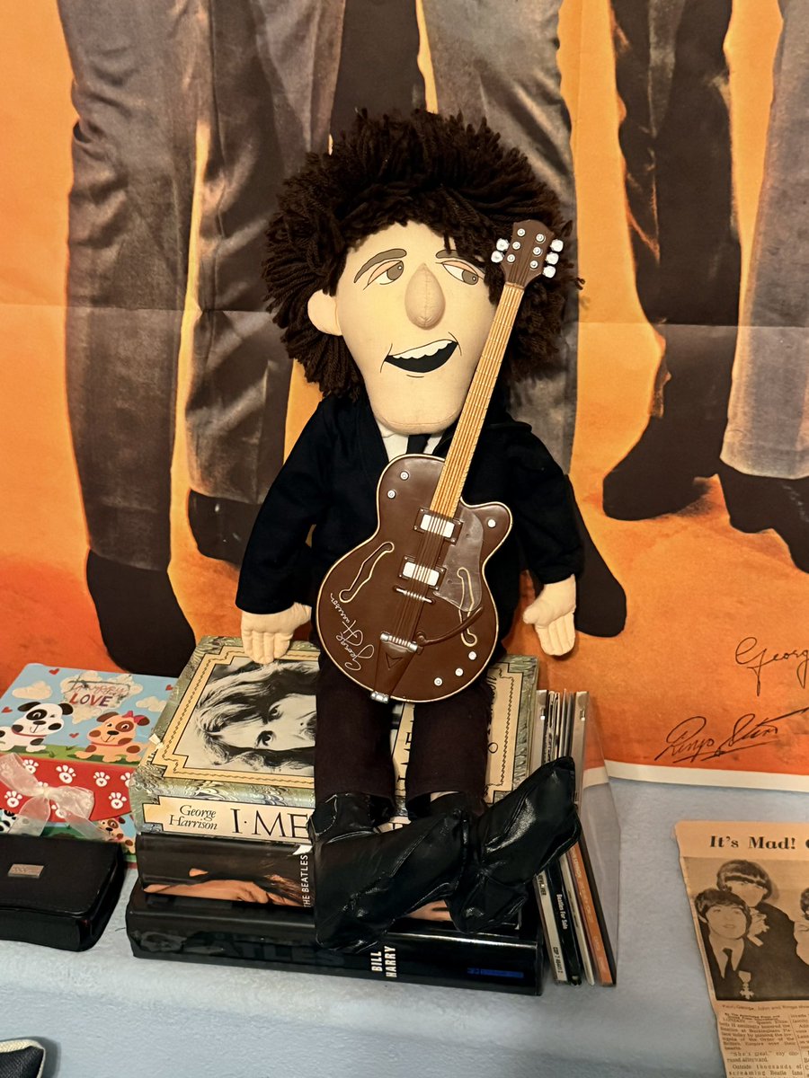 NicoleBdorf's tweet image. Sometimes, you finally find the George Harrison doll (at a reasonable price) that your kid has spent months pleading for 🤩🙌 #fan #Beatles #dollsareforboys

PS: Will currently is building a bed for George, complete with a pillow &amp;amp; mattress 🛏️ 
📸: me