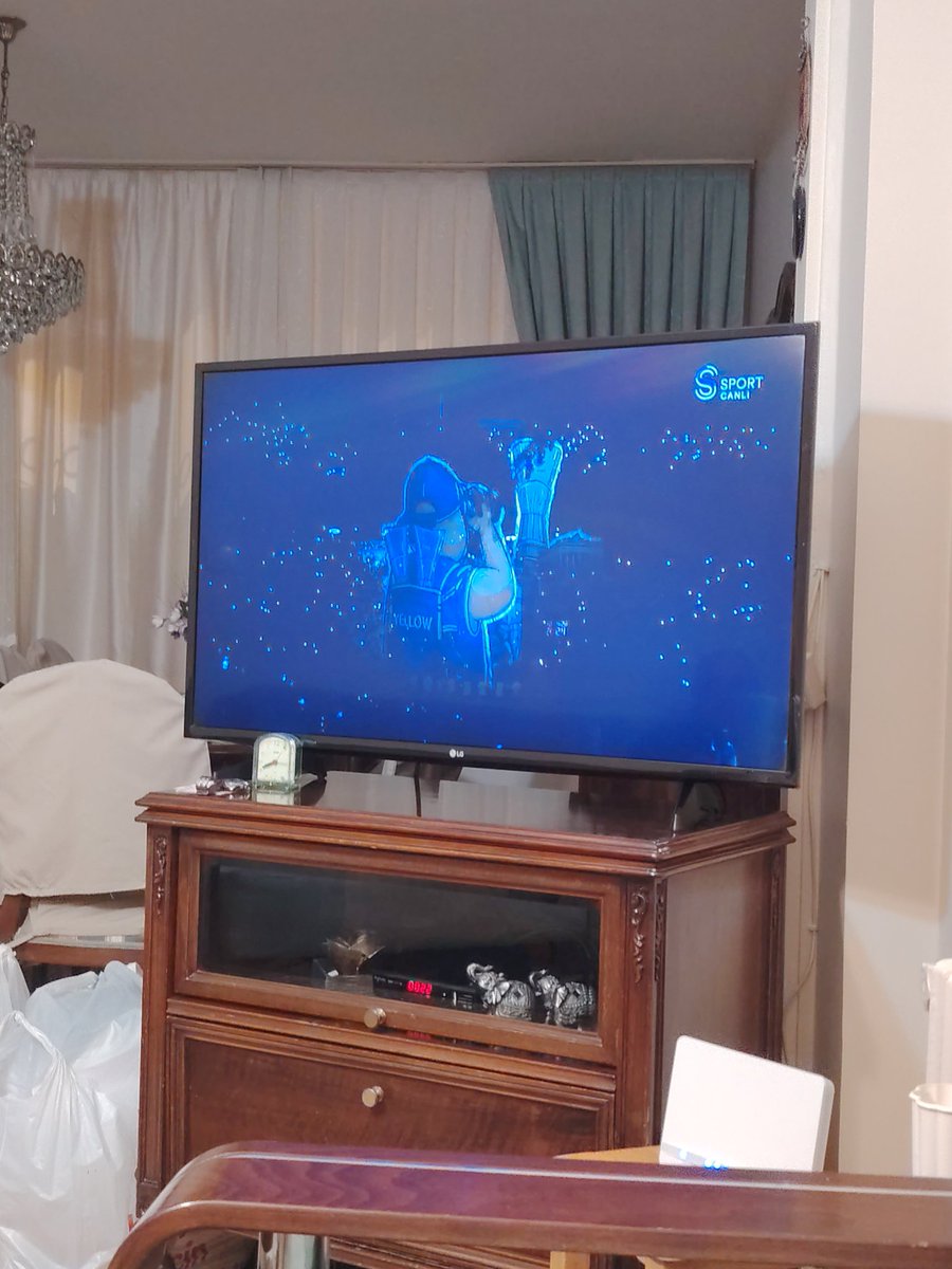 yoger_10's tweet image. Hastasıyızzz 💛💙💛💙
#fenerbahçebeko 
#yellow 
#euroleague