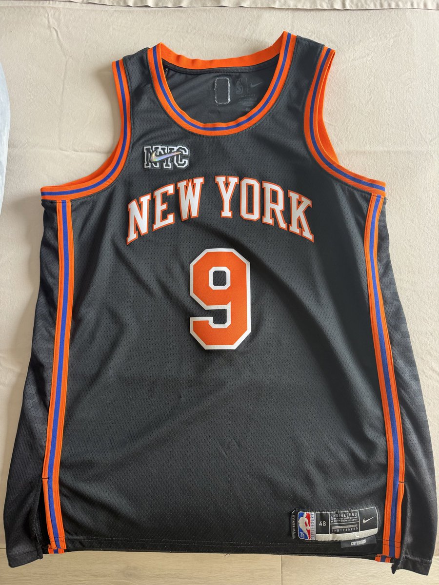 muhfuknfunnyguy's tweet image. This was the best City Edition jersey they came out with..

NBA 75 Year Anniversary Patch 🎯

RJ Barrett 🥲

HUGE GAME TONIGHT 

Let’s Go #Knicks ‼️🗽‼️🗽