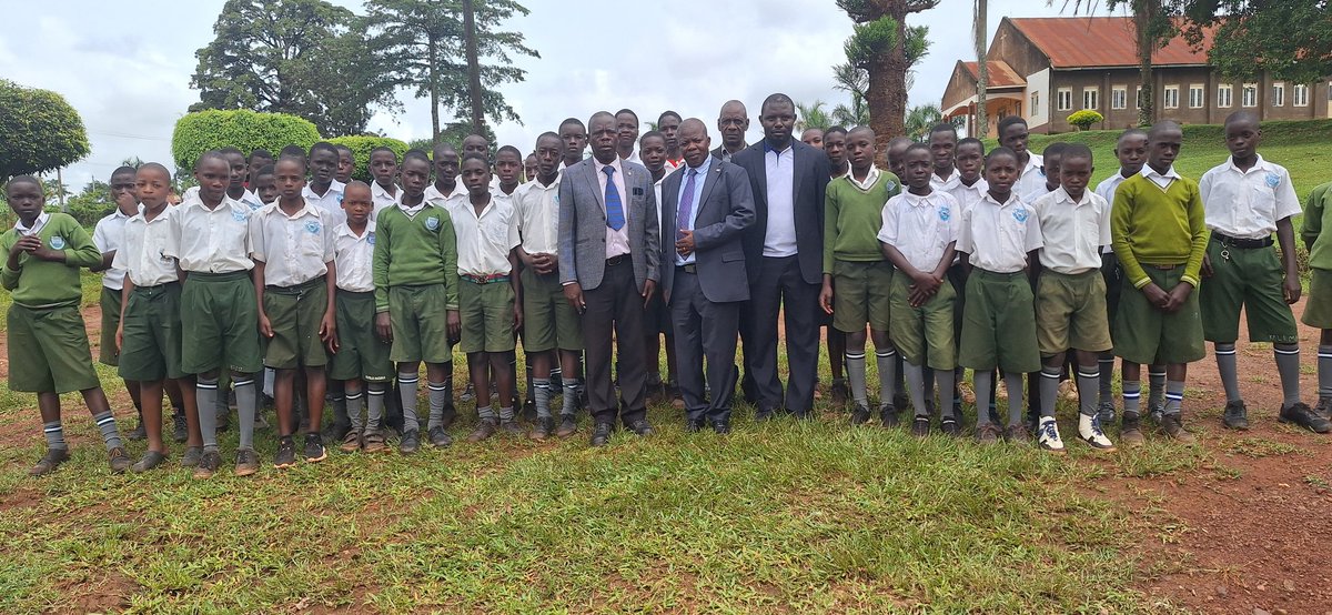 SsenyonjoMosesk's tweet photo. Nsiibye nnambula abantu ba Kabaka mu miruka egikola Ggombolola ya Mutuba II Najjembe. Nsookedde mu muluka gwa mumyuka Kabanga mu butongole bwe Kizigo, era nga nnyaniriziddwa Omwami wa Ggombolola ya Mutuba II Najjembe Musoke Edward, ne Owoomuluka, Omulangira Wasajja Lawrence . https://t.co/j1zXWfnUyV