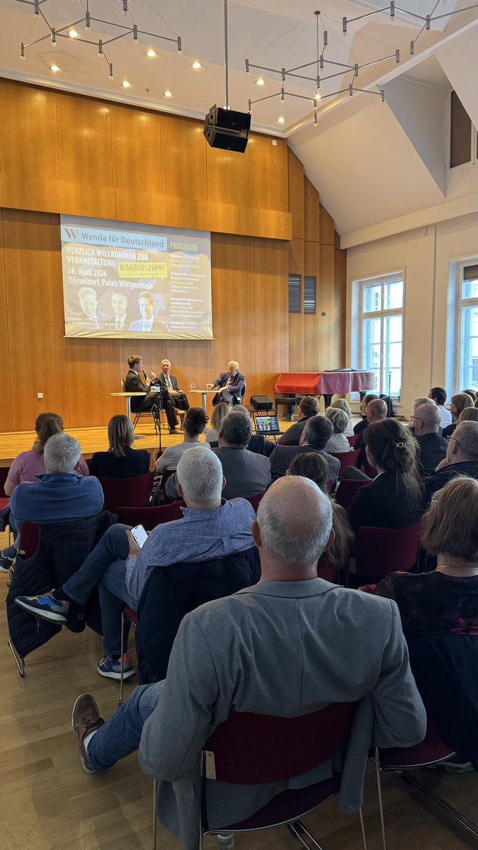 DirkKohl's tweet photo. In Düsseldorf könnte der Anfang sein, nach 37 Jahren den nächsten Kommunistischen Schutzwall, die sogenannte (Brand)Mauer einzureißen.
Im Düsseldorfer Palais Wittgenstein referieren und diskutieren gerade eben @HGMaassen, @PapkeGerhard und @Vincentz_AfD mit über 100 Gästen über die „Wende für Deutschland. Mit neuen Mehrheiten?“