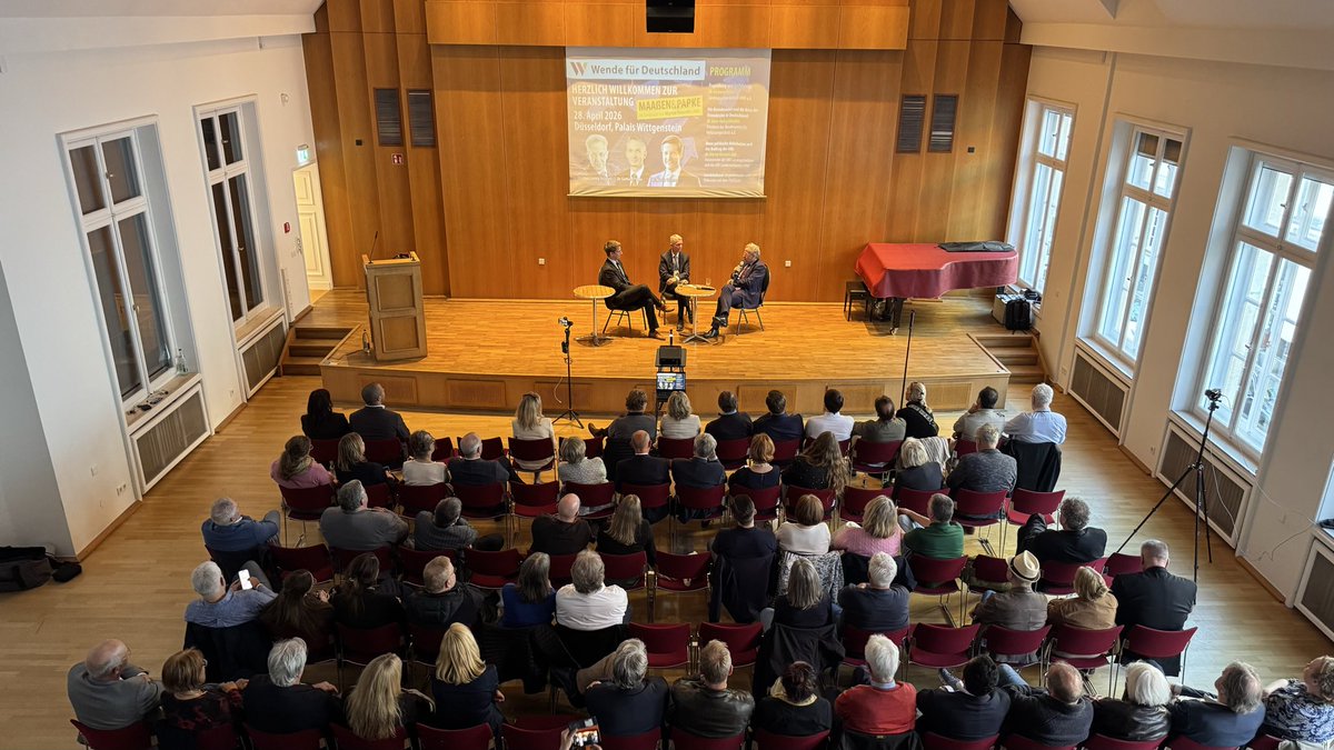 DirkKohl's tweet photo. In Düsseldorf könnte der Anfang sein, nach 37 Jahren den nächsten Kommunistischen Schutzwall, die sogenannte (Brand)Mauer einzureißen.
Im Düsseldorfer Palais Wittgenstein referieren und diskutieren gerade eben @HGMaassen, @PapkeGerhard und @Vincentz_AfD mit über 100 Gästen über die „Wende für Deutschland. Mit neuen Mehrheiten?“