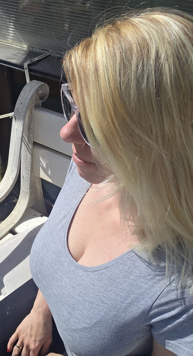 LadySecret_X's tweet photo. Sonnenstrahlen genießen ☀️ https://t.co/cCuqbbW3Lg