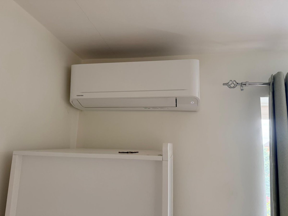 AirBedfordshire's tweet image. Sometimes, folks are put off having a/c installed as they think their outdoor unit will be big &amp;amp; bulky &amp;amp; unsightly

We say: consider the Toshiba Shorai and their range of outdoor units. 

Very modest!

#toshiba #airconditioning 

bedfordshireaircon.co.uk