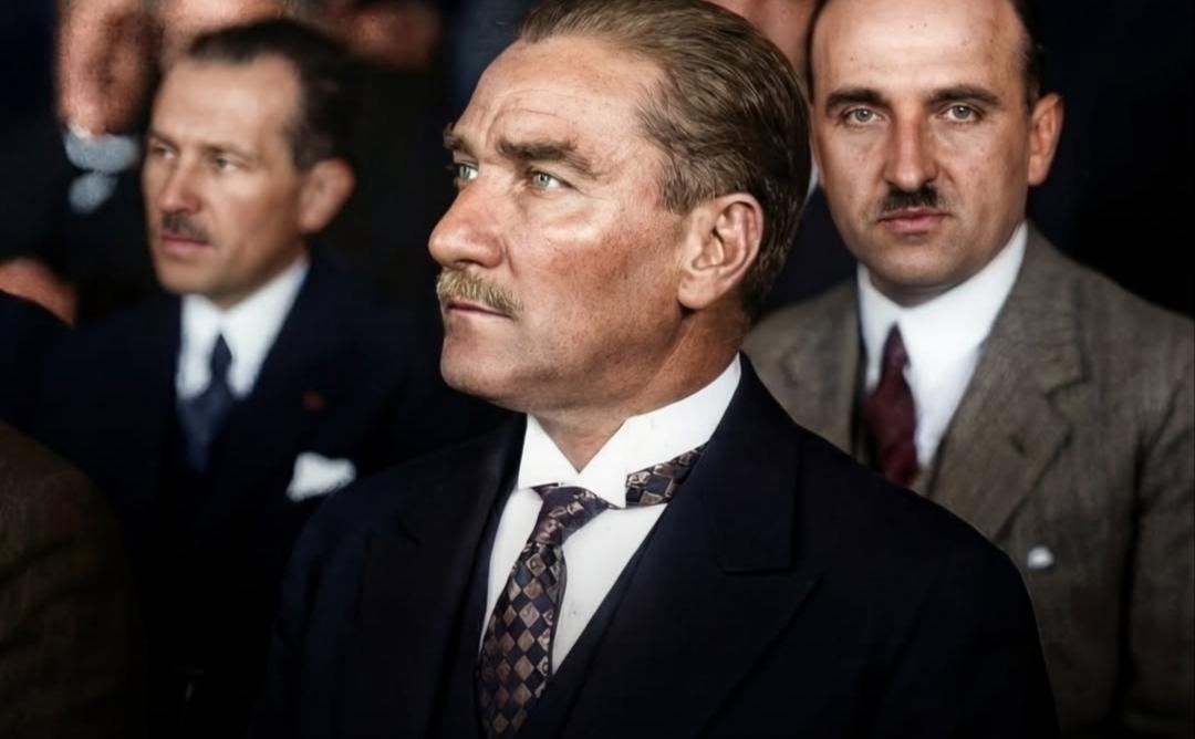 _Hulyadan_'s tweet photo. "Bir ulus, birbirine sımsıkı bağlı olmayı bildikçe, yeryüzünde onu dağıtabilecek hiçbir güç düşünülemez." 
Gazi Mustafa Kemal Atatürk 🇹🇷 
(1920) https://t.co/Bohlv5ijEf