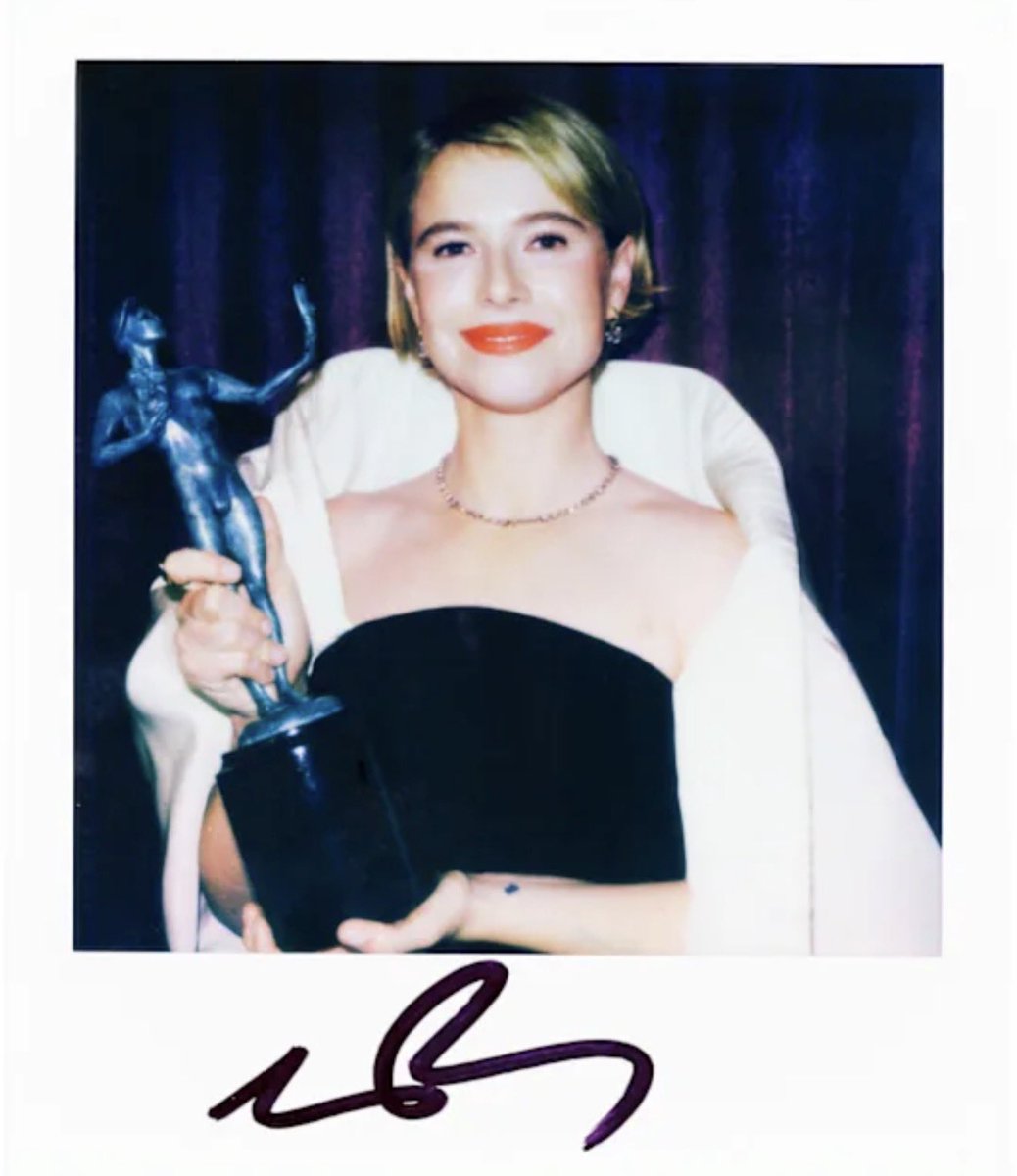 jessie buckley smirk tweet media