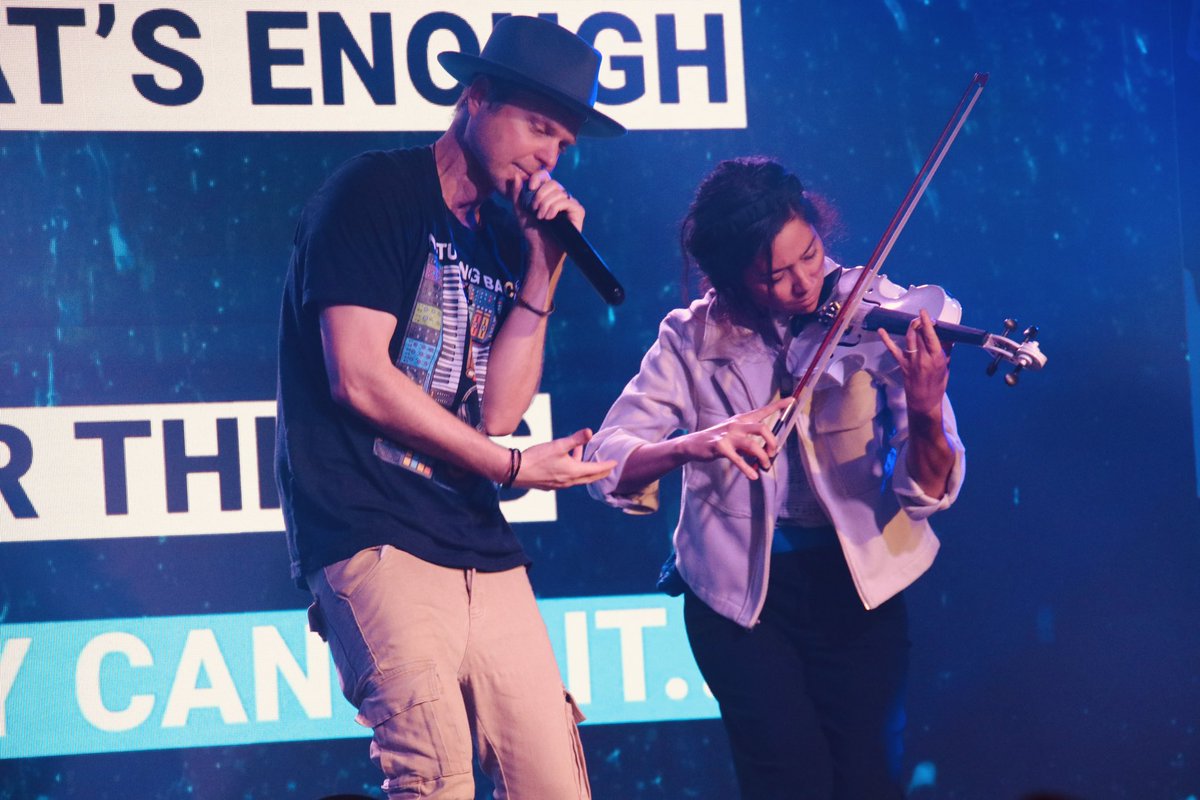 JasonDavidMusic's tweet photo. 🎻❤️ Performing with my wife has been the ultimate surprise and treasure of this tour 🎻🎶☺️ Here are some shots from our song “Checklist” 📝 https://t.co/9lzzmDDe6P
